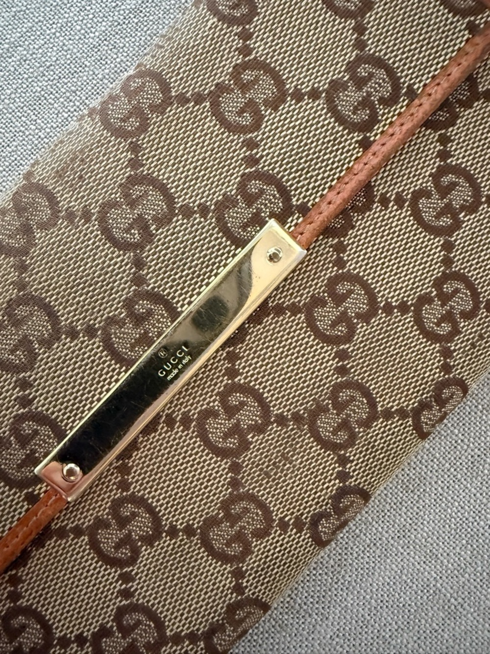Y2K Vintage Gucci Brown & Tan GG Canvas Wallet with Leather Trim & Gold Accents!